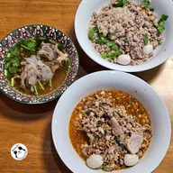 เมนูของร้าน ลุงเอสก๋วยเตี๋ยวหมูต้มยำ เพชรเกษม60 เพชรเกษม60