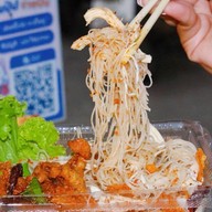 สมอลล์ เส้นหมี่ไก่ฉีกเจ้าแรกหาดใหญ่ ตลาดศรีตรัง