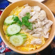 ข้าวมันไก่จ่าตู่ ยำไก่แซ่บ  เครื่องดื่ม อาหารตามสั่ง ข้าวไข่ข้น ร้านอยู่ ตรงข้าม บิ๊กซีมินิ นะคะ ติดร้านโมมิช็อป ตึกสีฟ้า