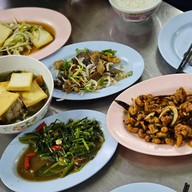 ยศข้าวต้ม สาขา 4 เทพารักษ์ อยู่หลังสถานีตำรวจสำโรงเหนือ