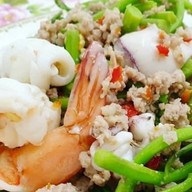 ร้านยำยำรสเด็ดเจ้าเก่า สีลมซอย 10