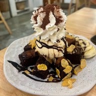 บ้านนม คาเฟ่ สันติธรรม