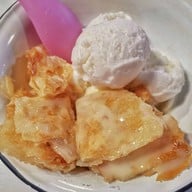 หวานลิ้นไอติมไข่แข็ง ปากซอยจรัญ 63