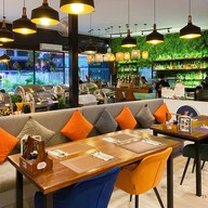 Macaw Cafe & Bar