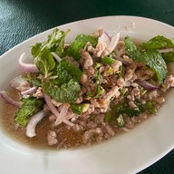 บ้านข้าวมันส้มตำ ตรงข้ามทะเลสาบ 2 (สัมมากร)