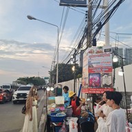 หน้าร้าน ลุงบอยป้ารัตน์ หอยนางรมสด พัทยา หาดจอมเทียน