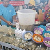 บรรยากาศ ลุงบอยป้ารัตน์ หอยนางรมสด พัทยา หาดจอมเทียน
