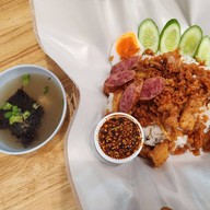 เมนูของร้าน หมูทอดในตำนาน ปตท พระราม2