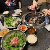 우형제 Grill & Bar