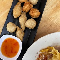 เต็งไต๋ใช้ฮวด (ก๋วยเตี๋ยว ลูกชิ้นปลา ลูกชิ้นกุ้ง เย็นตาโฟ) บางจาก