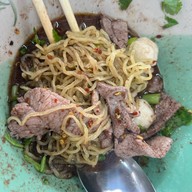 ก๋วยเตี๋ยวเรือ ป. ประทีป สาขาเมืองเอก เมืองเอก