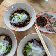 ก๋วยเตี๋ยวเรือ ป. ประทีป สาขาเมืองเอก เมืองเอก