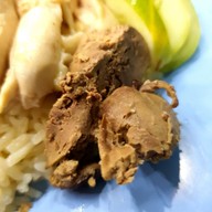 เมนูของร้าน ข้าวมันไก่ โอชิน  (ต้นตำหรับเจ้าแรกวงเวียนใหญ่ )