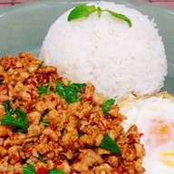 ผัดกระเพรา บ้านสวน by PK อ่างทอง