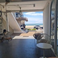 บรรยากาศ Summer House Cafe x Beach Club Pattaya