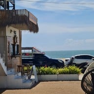 บรรยากาศ Summer House Cafe x Beach Club Pattaya