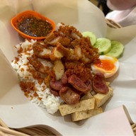 หมูทอดในตำนาน วัดราษนิยมธรรม