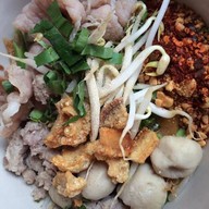 ก๋วยเตี๋ยวต้มยำหมูอึ๋ม@บ้านกาแฟ