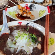 ป.ประทีป ก๋วยเตี๋ยวเรือ หลัง ญว หาดใหญ่