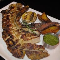 Scarlett Wine Bar & Restaurant โรงแรมพูลแมน จี สีลม