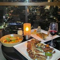 Scarlett Wine Bar & Restaurant โรงแรมพูลแมน จี สีลม