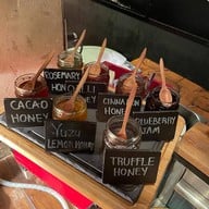 Scarlett Wine Bar & Restaurant โรงแรมพูลแมน จี สีลม