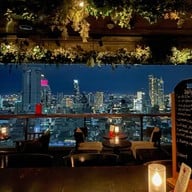 Scarlett Wine Bar & Restaurant โรงแรมพูลแมน จี สีลม