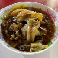 กินกัน ข้าวหมูย่าง( เส้นแซ่บ) ถนนนางลิ้นจี่