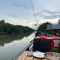 ครัวใบไม้ชายคลอง