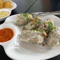 ฟู่ บะหมี่เกี๊ยวกุ้ง สุกี้กระทะร้อน