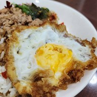 เมนูของร้าน ครัวนายโจ กระเพราพริกแห้ง ยำแซ่บ อาหารเซ็ท เมนูเฮลตี้