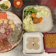 เต็นท์แดงหมูกระทะ