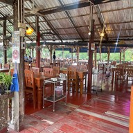 ครัวใบไม้ชายคลอง