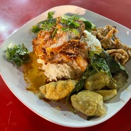 กินกัน ข้าวหมูย่าง( เส้นแซ่บ) ถนนนางลิ้นจี่