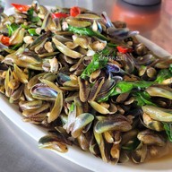 เมนูของร้าน เจ๊นา คิทเช่นตลาดสามย่าน ตลาดสามย่าน