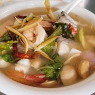 เมนูของร้าน เจ๊นา คิทเช่นตลาดสามย่าน ตลาดสามย่าน