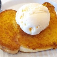 บราวน์ชูการ์โทสท์ไอศครีม (59 บาท)
