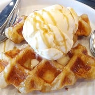 รอฟเฟิลบราวน์ชูการ์ไอศครีม (69 บาท) 