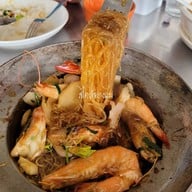 เมนูของร้าน เจ๊นา คิทเช่นตลาดสามย่าน ตลาดสามย่าน