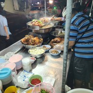 บรรยากาศ ข้าวขาหมูเฮียอ้วน บุคคโล