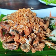 บ้านไร่น้ำอิง ร้านอาหารทะเลพื้นเมือง เพชรบุรี