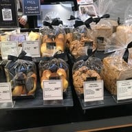 PAUL Central Embassy ชั้น 5