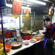 เกาเหลาเลือดหมูวงเวียนใหญ่
