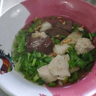 ร่มฉัตร ต้มเลือดหมู