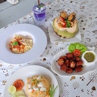 The Wild Swans Lake And Restaurant