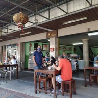 ร่มฉัตร ต้มเลือดหมู