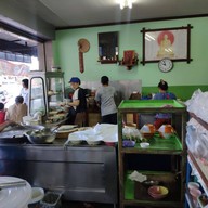 ร่มฉัตร ต้มเลือดหมู