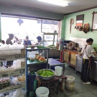 ร่มฉัตร ต้มเลือดหมู