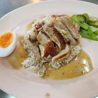 เมนูของร้าน เป็ดย่างนายตี๋