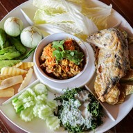 ครัวอ้วนทรงไทย & รีสอร์ท